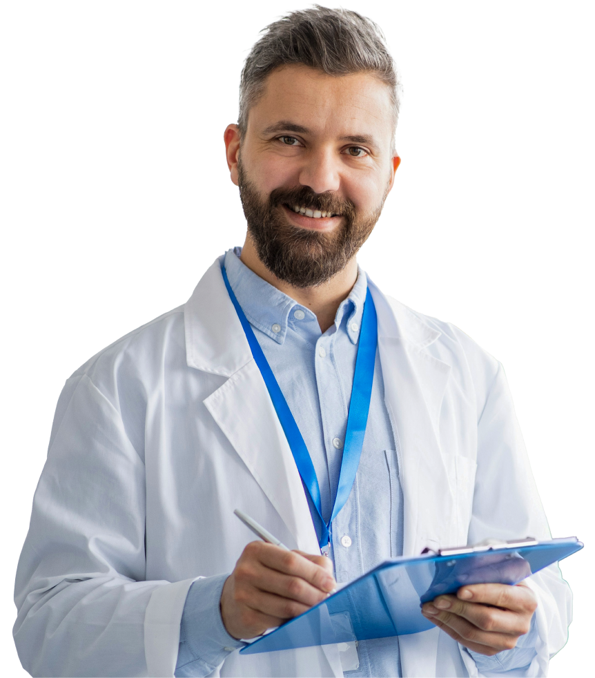 Hombre doctor sonriente con cabello canoso y barba, vistiendo bata blanca y camisa azul, escribiendo en una carpeta azul.